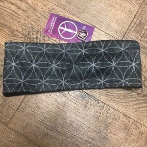 NWT Yoganastix Stretchy Yoga Headband